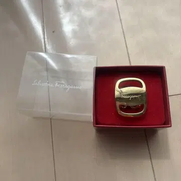 페라가모 스카프링