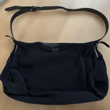 IL BISONTE 천연 가죽 블랙 숄더백