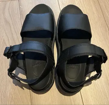 닥터마틴 Dr.Martens VOSS 남성용 샌들 블랙