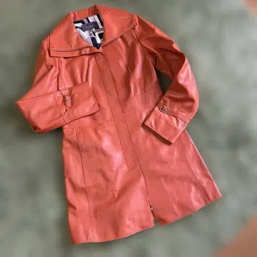 CLASSY 오렌지 가죽 코트 M