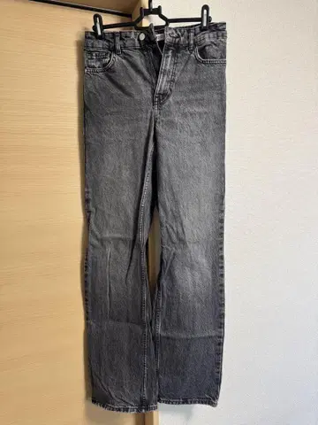 ZARA 그레이 스트레이트 데님 버튼 포함