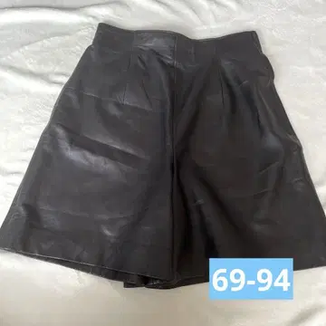 새상품급 크리스찬 오자르 가죽 하프 팬츠 블랙