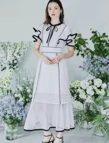 Chemical lace piping 원피스 riu