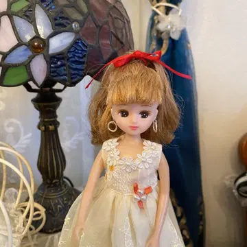 리카짱 인형 본체 연한 노란색 드레스