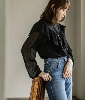 [ 새상품 ] NOBLE 완판템 쉬폰 클래식 프릴 블라우스 블랙