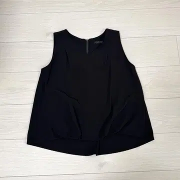 유나이티드 애로우즈 옷장 스토리 프릴 슬리브리스 블라우스 블랙