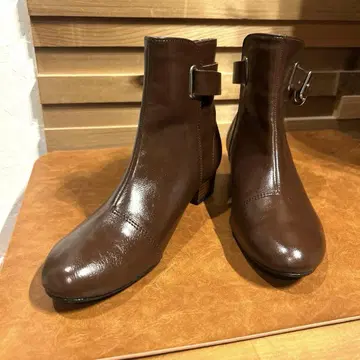 새상품급 라우나레아 브라운 버클 숏부츠 23.5cm