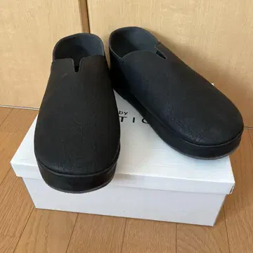 블랙 합성 피혁 사보 샌들
