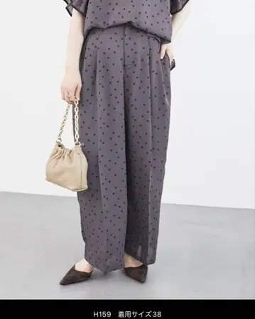 다크 그레이 도트 무늬 와이드 팬츠 38