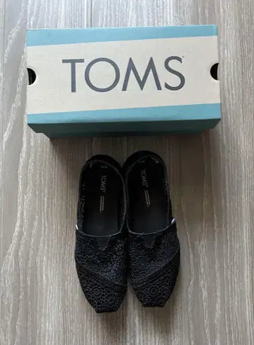 1회만 새상품급 TOMS 톰즈 신발 모로칸 크로셰 블랙 23.5