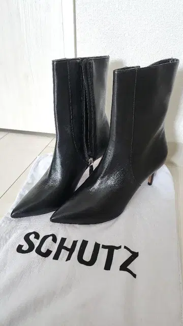 [ 미사용 ] SCHUTZ 스틸레토 부티 23cm