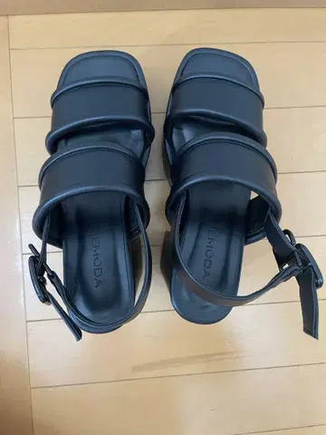 EMODA 통굽 샌들 블랙