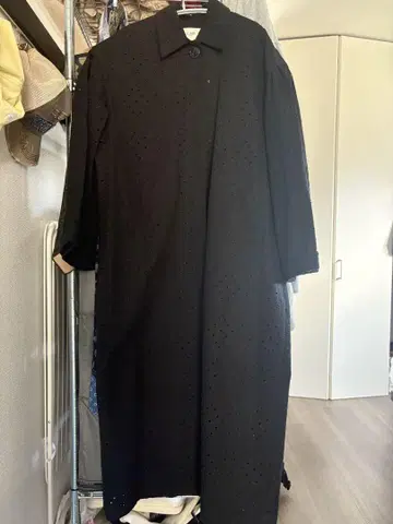 I am 블랙 꽃무늬 자수 롱 코트