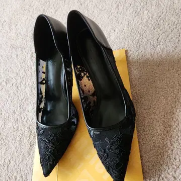 자수 장식 블랙 하이힐 7cm