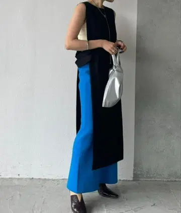 사이드 오픈 비대칭 원피스 롱 베스트 / AIC. / 블랙 / 새상품급