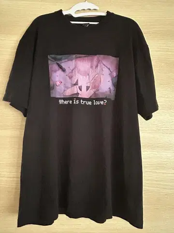 타카얀 블랙 그래픽 T셔츠 반팔