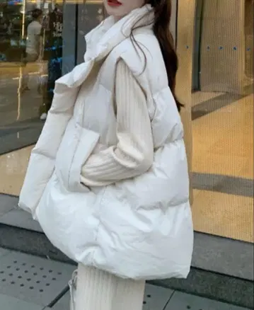 화이트 다운 베스트 카라 부착 오버 사이즈 충전솜