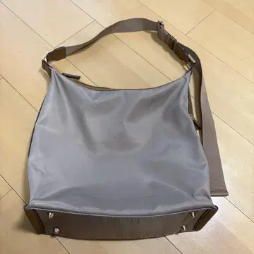 그레이 나일론 숄더백
