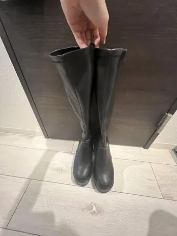 블랙 통굽 롱 부츠 R&E