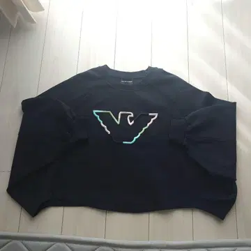 Emporio Armani 크롭 맨투맨 블랙