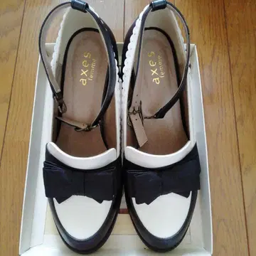 axes femme 리본 포함 펌프스 화이트/블랙 L 사이즈