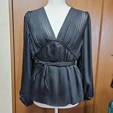 바나나리퍼블릭 블랙 플리츠 긴팔 블라우스 미사용 새상품