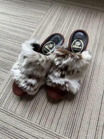 새상품급 Le Chien 퍼 웨지솔 샌들