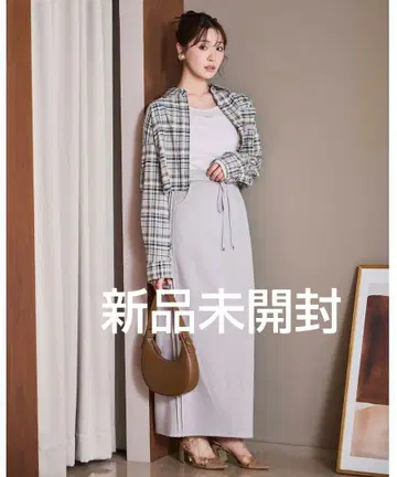새상품 LILLIAN CARAT 본딩 사이드 핀턱 타이트 스커트