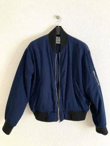 UNIF x Urban Outfitters 네이비 MA-1 M