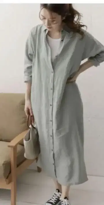 어반 리서치 도어스 린넨 백 턱 셔츠 원피스