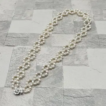 담수 진주 진주 목걸이 실버 각인 꽃 모티브 세련된