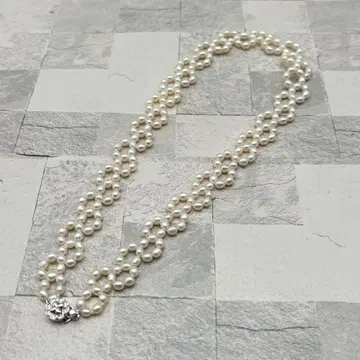 담수 진주 진주 목걸이 실버 각인 꽃 모티브 세련된