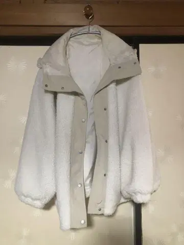 보아 플리스 자켓 후드 부착 화이트