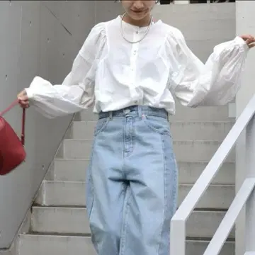 언그리드 노카라 슬릿 슬리브 블라우스 화이트