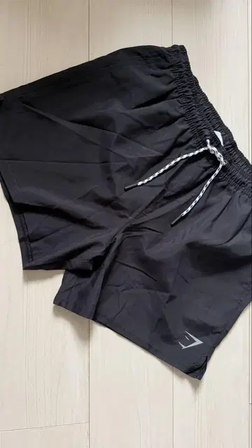 GYMSHARK 블랙 숏팬츠 밴딩 끈 포함