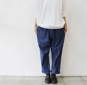 TRAVAIL MANUEL 트라바이유마뉴엘 스트레치 데님 노옴 팬츠