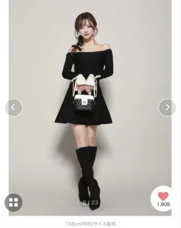 다리치 오프숄더 니트 원피스 블랙