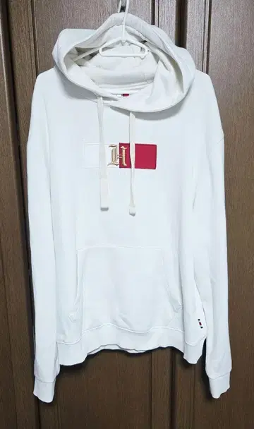 루이스 해밀턴 x 타미힐피거 후드 부착 맨투맨