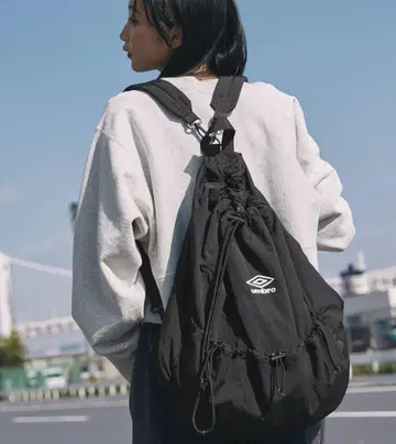 UMBRO 로고 자수 2WAY 나일론 드로 코드 멀티 포켓