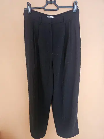 CLANE 베이직 턱 팬츠 블랙