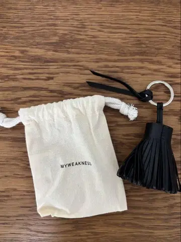 MY WEAKNESS SCALA TASSEL