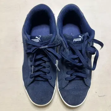 PUMA 네이비 스웨이드 스니커즈