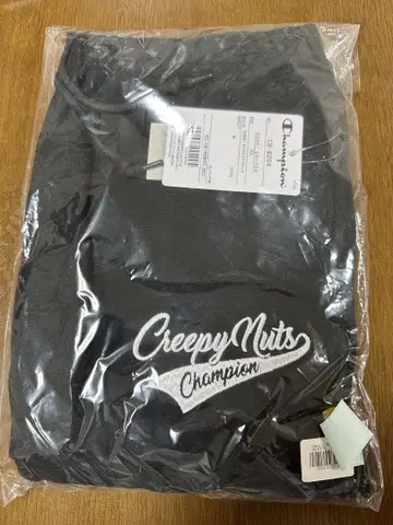 Champion CreepyNuts 블랙 맨투맨 바지