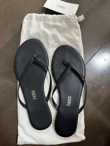 TKEES 블랙 플랫 샌들 수납 봉투 포함