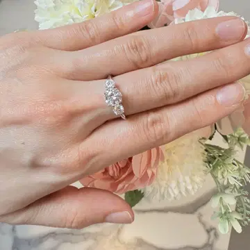 [ 새상품 ] 1.0ct+0.3ct 모이사나이트 3석 반지