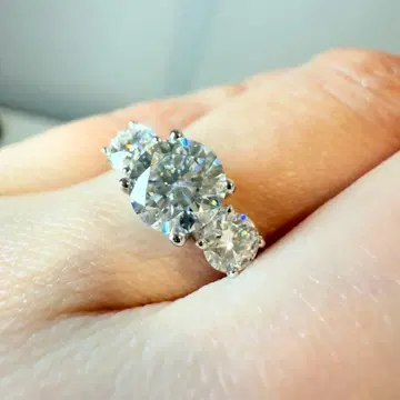 [ 새상품 ] 1.0ct+0.3ct 트리니티 모이사나이트 반지