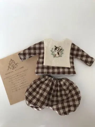 체크 무늬 네오 브라이스 아웃핏