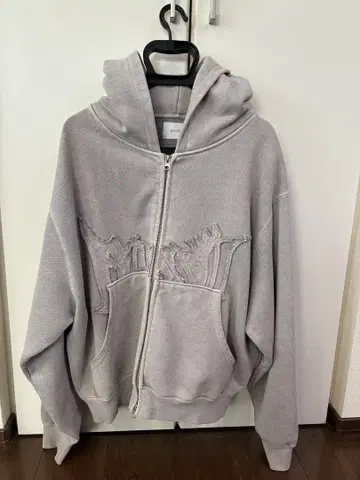 bless u pigment zip hoodie LANA 착용