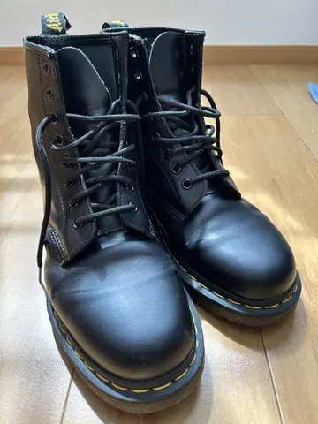 닥터 마틴 8홀 부츠 27cm