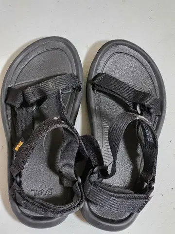 Teva 블랙 스포츠 샌들